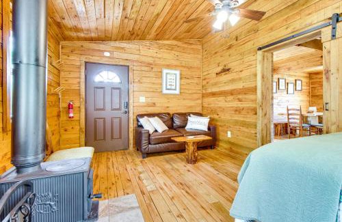 Cotter House | Walk to White River Cotter Cabin with Fire Pit!