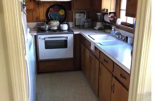 Bowling Green House | Walk to WKU from this charming one-bedroom bungalow