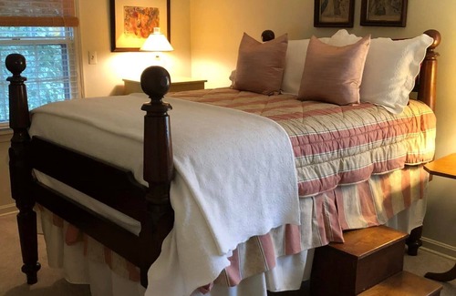 Bowling Green House | Walk to WKU from this charming one-bedroom bungalow