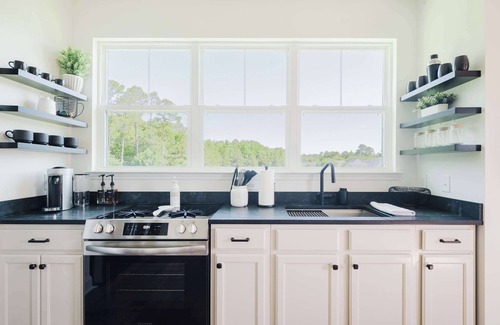 Bluffton House | Walk2OldTown! Modern Lux Private Carriage House