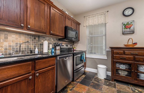 Galena House | Walkable 2 Downtown Galena w/Parking! Perfect for access 2 Halloween Parade!