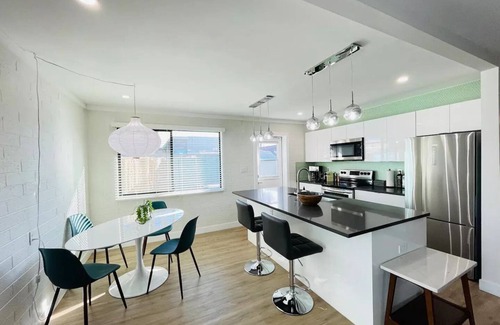 South Scottsdale House | Walkable OTS Mid Century Condo-Pool