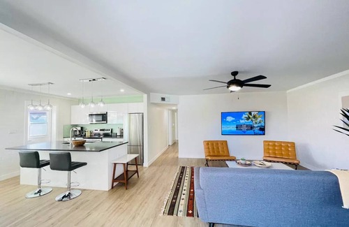 South Scottsdale House | Walkable OTS Mid Century Condo-Pool