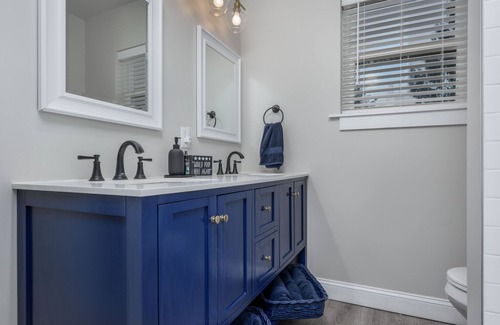 Camp Hill Apartment | Walkable & Stunning 1BR Gem with free parking in Camp Hill