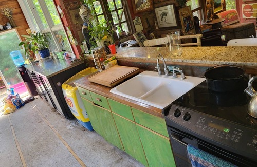 Castle Hayne Cabin | Walker World, a world created from the past that allows you to be present.