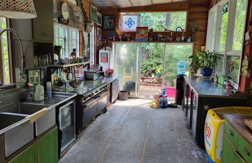 Castle Hayne Cabin | Walker World, a world created from the past that allows you to be present.