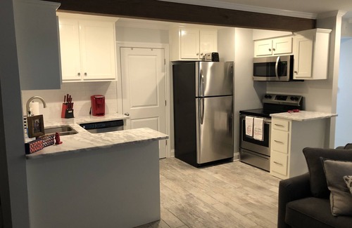 Oxford Condo | Walking distance to stadiums! Perfect for Parents Weekend!