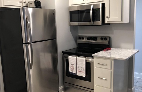 Oxford Condo | Walking distance to stadiums! Perfect for Parents Weekend!