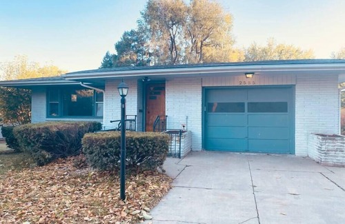 Lincoln Apartment | Walkout Basement Near Country Club!