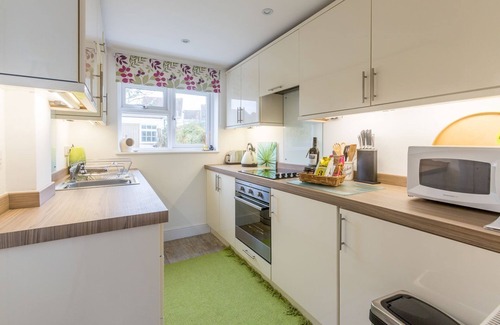 Aldeburgh Apartment | Walnut Cottage - sleeps 3 guests in 2 bedrooms