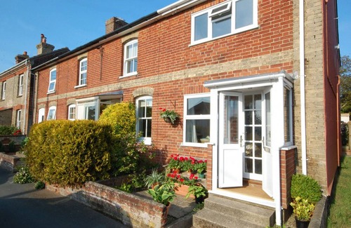 Aldeburgh Apartment | Walnut Cottage - sleeps 3 guests in 2 bedrooms