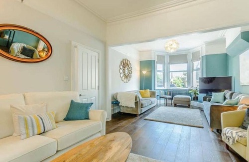 Margate House | Walpole FRONT House sleeps 13-15