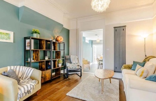 Margate House | Walpole FRONT House sleeps 13-15