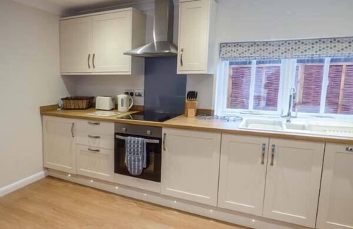 Walworth Cottage | WALWORTH CASTLE HOLIDAY COTTAGE, pet friendly in Walworth