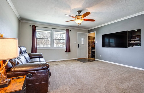 Wamego House | Wamego Home Base: 16 Mi to Kansas State Campus