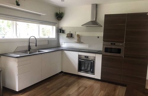 East Warburton House | Warburton 4 bedroom house near all of Warburton attractions, right on the yarra
