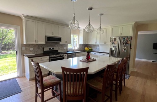 Gages Lake House | Warm and inviting home away from home half way between Chicago and Milwaukee.