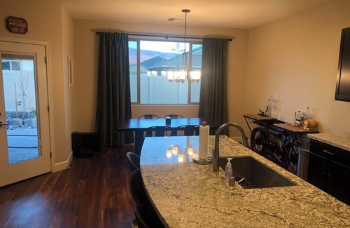 Reno House | Warm and Welcoming Modern 2 Bedroom Home in Beautiful Damonte Ranch