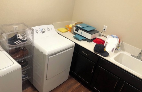 Reno House | Warm and Welcoming Modern 2 Bedroom Home in Beautiful Damonte Ranch