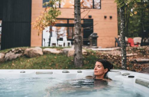 Lac Superieur Village Ski Chalet | Warm cabin in nature with spa & sauna