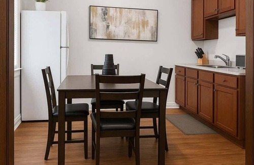 Hermosa Apartment | Warm & Inviting 2BR Apt