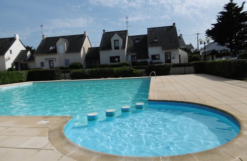 Batz-sur-Mer House | Warm listed house near the beach and shops swimming pool (equipped for children)