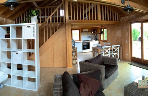 Dachau District House | Warmly decorated wooden house in the countryside near the lake