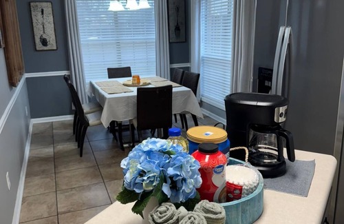 Olive Branch House | Warmth & Charming, Cozy 4BR Brick Home with Private Pool in Olive Branch