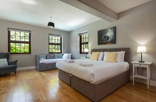 Aldborough House | Warren House Aylsham Sleeps 20. 2 hot tubs