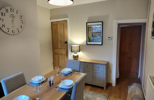 Leicester House | Warwick St 2 bed home city center