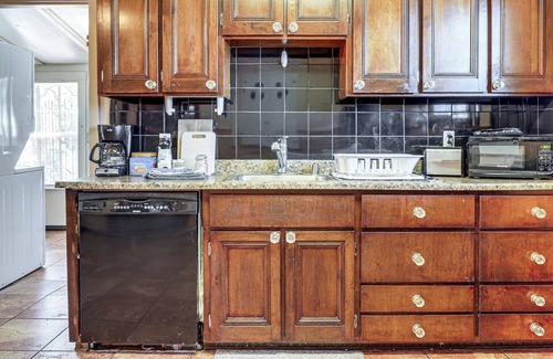 Clearlake House | Watefront Getaway w/Mtn Views & Dock in Clearlake