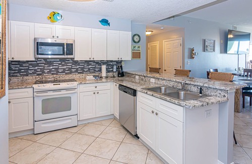 Fort Morgan Pines House | Water Front Condo on Mobile Bay! This is a recently remodeled 2 bedroom 2 bath condo at Navy Cove.