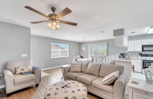 Apollo Beach Condo | Water Front - Near Beach Getaway