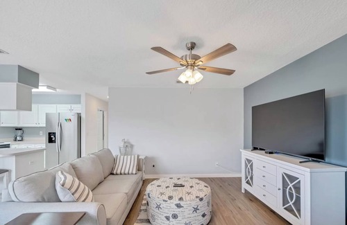 Apollo Beach Condo | Water Front - Near Beach Getaway
