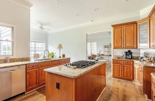 Dade City House | Water's Edge - a lakefront oasis. 10 peaceful, private acres w' stunning views.