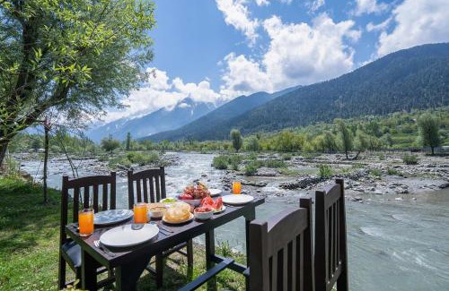 Gund Villa | Water's Edge by VEO - Part of StayVista