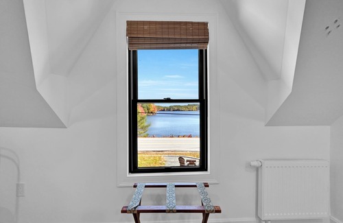 Georges Mills House | Water View 4br, 1 min to Lake Sunapee, w/Hot Tub!