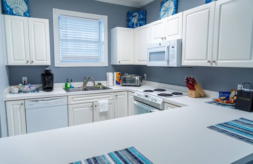 Myrtle Beach Condo | Water View! Serene Myrtle Beach Condo & Breathtaking View, King Suite, 3 Pools