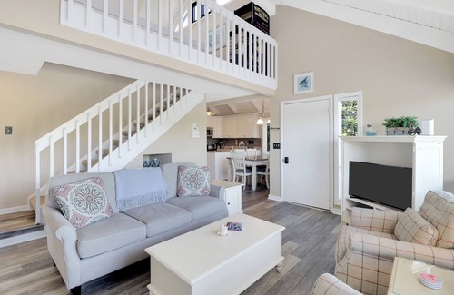 Seabrook Island House | Water Views! Modern 2BR with Loft! Pet-Friendly!