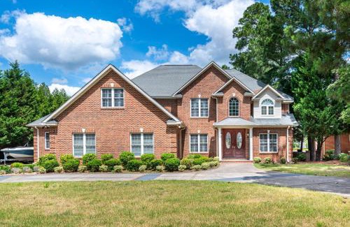 Olivia House | WaterEdge Lake House