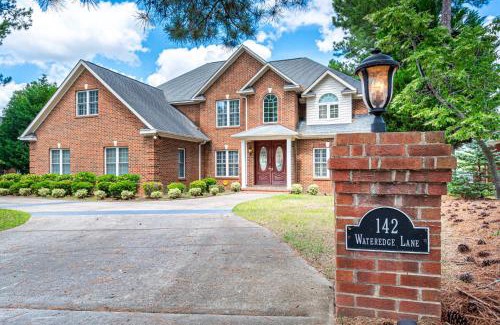 Olivia House | WaterEdge Lake House