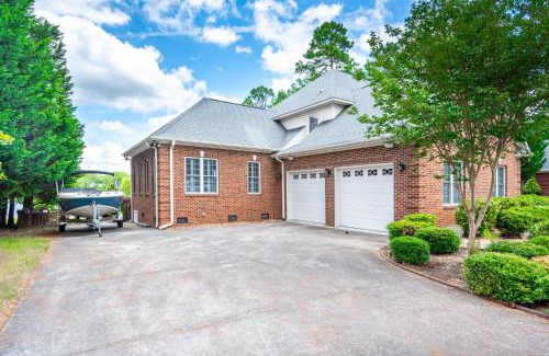 Olivia House | WaterEdge Lake House