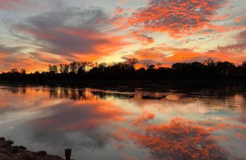 St. Joseph House | Waterfront 2 Bdrm Cabin with Best Sunset View and Huge Yard