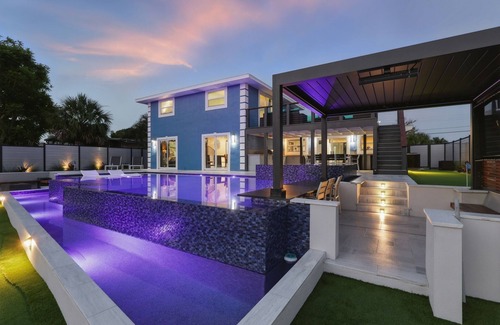 Bayshore Gardens House | Waterfront 5BR Luxury Home – Pool, Spa, Boat Lift, Putting Green, Fire Pit