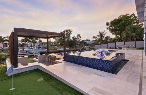 Bayshore Gardens House | Waterfront 5BR Luxury Home – Pool, Spa, Boat Lift, Putting Green, Fire Pit