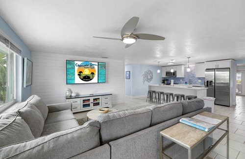 Spring Hill House | Waterfront/5BR w/HEATED Pool/Kayaks & Ping-Pong