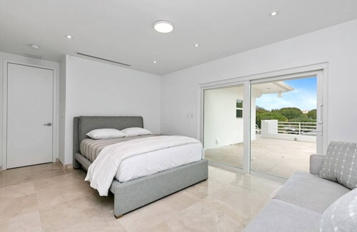 Key Biscayne Villa | Waterfront 6BR House with Private Dock and Heated Pool