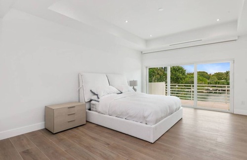 Key Biscayne Villa | Waterfront 6BR House with Private Dock and Heated Pool