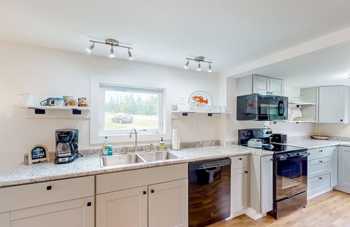 Lubec House | Waterfront adobe with a firepit, grill, board games, and W/D - dog-friendly