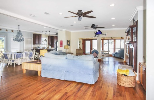 Gulf Shores House | Waterfront Bay property with private beach and pier!